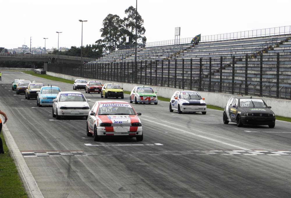 Curitiba Racing  Automóveis e automobilismo em Curitiba: Brasileiro de  Marcas: Os carros da categoria na primeira corrida