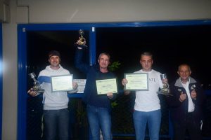 Nilton Silva (vice-campeão), Gedson Gonçalves (campeão) e Juca Lisboa (3º) exigem seus prêmios da categoria Marcas A de 2016