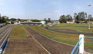 A pista do Kartódromo Municipal de Campo Mourão foi recapeada para o Paranaense de Kart deste ano (Foto: Divulgação)