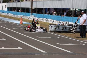 Murilo Fiori, de Cascavel, é o campeão da categoria F-4 Light (Foto: Genésio da Silva)