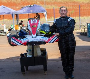 Adélia Maria Pires estreou no kart com vitória na categoria 125cc (Foto: Tiago Guedes/Divulgação)