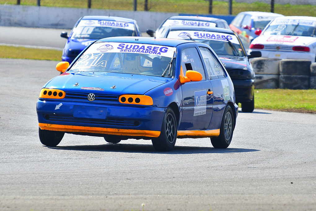 Curitiba Racing  Automóveis e automobilismo em Curitiba: Brasileiro de  Marcas: Os carros da categoria na primeira corrida