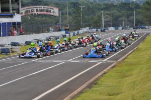 O Metropolitano de Kart de Cascavel poderá conhecer os primeiros campeões neste sábado no Kartódromo Delci Damian (Foto: Tiago Guedes/Divulgação)