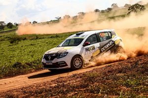 A dupla Leo Zettel/Fred Zettel estará na disputa da categoria Rally 4 com o Renault Sandero RS movido a etanol (Foto: Divulgação) 