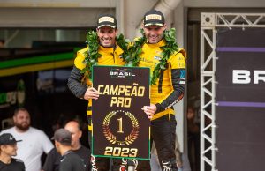 Júlio Campos e Léo Torres conquistaram o título da categoria Pro na Nascar Brasil (Foto: Luciano Santos/Divulgação)