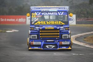 Márcio Rampon, bicampeão da categoria F-Truck, lidera o campeonato também nesta temporada (Foto: Tiago Soares/Divulgação)