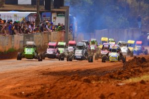 O kartcross tem a perspectiva de provas com disputas acirradíssimas em Telêmaco Borba (Foto: Victor Lara/Divulgação)