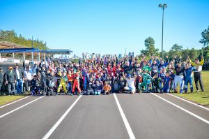 Pilotos que disputaram a última etapa do Metropolitano de Kart de Cascavel (Foto: Tiago Guedes/Divulgação)