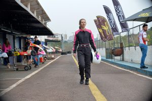 Ane Carolina Alencastre será a única mulher a disputar o Campeonato Paranaense de Kart neste ano (Foto: Tiago Guedes/Divulgação)