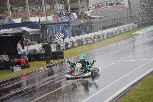 O cascavelense Orlando Vascelai Júnior será o único piloto da casa a sair na frente nas finais. Será o pole position da categoria F-4 Super Sênior (Foto: Tiago Guedes/Divulgação)