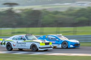 Peixoto Júnior e Akyu Myasava, duelo dos “potentes” na pista do Zilmar Beux (Foto: Vanderley Soares/Divulgação)
