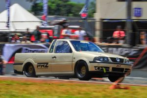 Eduardo Campagnolo Grunewald faz história ao percorrer os 201 metros da pista do Autódromo de Cascavel em 4s971 (Foto: Divulgação)