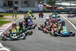 Com excelente grid, a categoria F-4 Sênior foi destaque na abertura do Metropolitano de Kart de Curitiba (Foto: Clayton Medeiros/Divulgação)