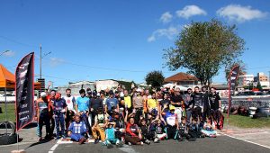 Pilotos participantes da 2ª etapa do Campeonato Metropolitano de Kart de Curitiba (Foto: Ney quadros/Divulgação)