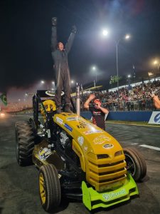 Aparecido Vieira é o campeão da 24ª edição do GP de Arrancada de Tratores de Maripá (Foto: Divulgação)