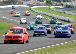O Autódromo Ayrton Senna abriu a temporada de velocidade no asfalto no Paraná, que terá etapas também em Cascavel (Foto: Daniel Procópio/Divulgação)