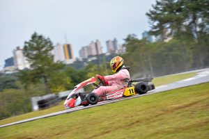 Caio Zago conquistou uma das oito vitórias de Cascavel na etapa ao ganhar a categoria F-4 Novatos (Foto: Tiago Guedes/Divulgação)