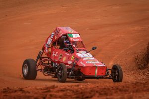 Victor Mahle superou as dificuldades da pista encharcada e conquistou a vitória na categoria Gold Fusca Injetado (Foto: Victor Lara/Divulgação)