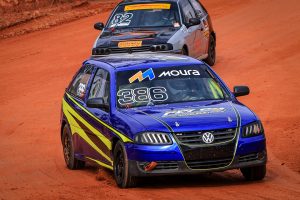 Com uma vitória e um terceiro lugar Rodrigo Cardoso garantiu o primeiro lugar na categoria VNT Tração Dianteira (Foto: Victor Lara/Divulgação)