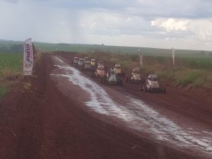 O kartcross está em crescendo na região Oeste do Paraná é a categoria destaque no Metropolitano de Velocidade na Terra de Palotina (Foto: Divulgação)