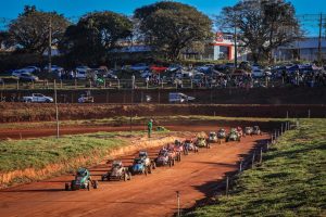 Com excelente grid, a categoria Kartcross é destaque na atual temporada de Velocidade na Terra no Paraná (Foto: Daniel Gomes/Divulgação)