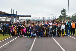 O Metropolitano de Kart de Cascavel se encerrou com 80 pilotos na pista (Foto: Tiago Guedes/Divulgação)