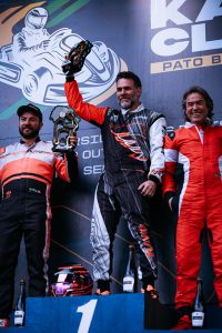 Correndo em casa, o pato-branquense Flávio Pacheco se sagrou campeão da categoria X30  (Foto: Alexandre Barella/Divulgação)