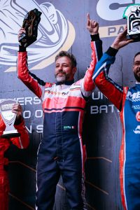 Lucian Brandalize teve o trabalho como presidente do Kart Clube e como piloto compensados com o título da categoria F-4 Sênior  (Foto: Alexandre Barella/Divulgação)