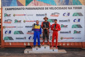 Wilson Kavilnuka (2º), Matheus Machado (vencedor) e Jean Gans (3º), formaram o pódio da categoria Marcas (Foto: Daniel Gomes/Divulgação)